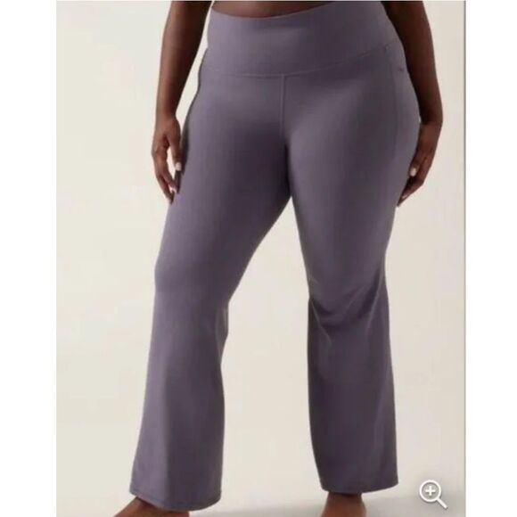 Athleta Pants - Athleta salutation stash flare leggings